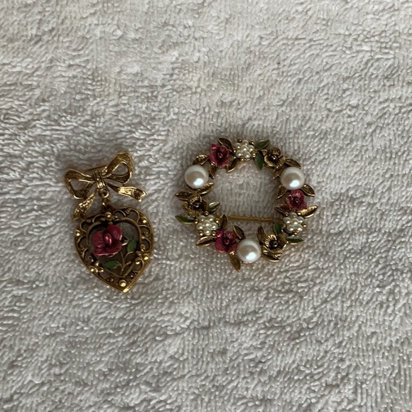 Set of 2 Rose Lapel Pins - Picture 1 of 4